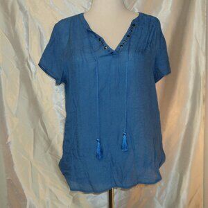 Women's Medium Blue Short Sleeve V-Neck top W/Decorative Collar